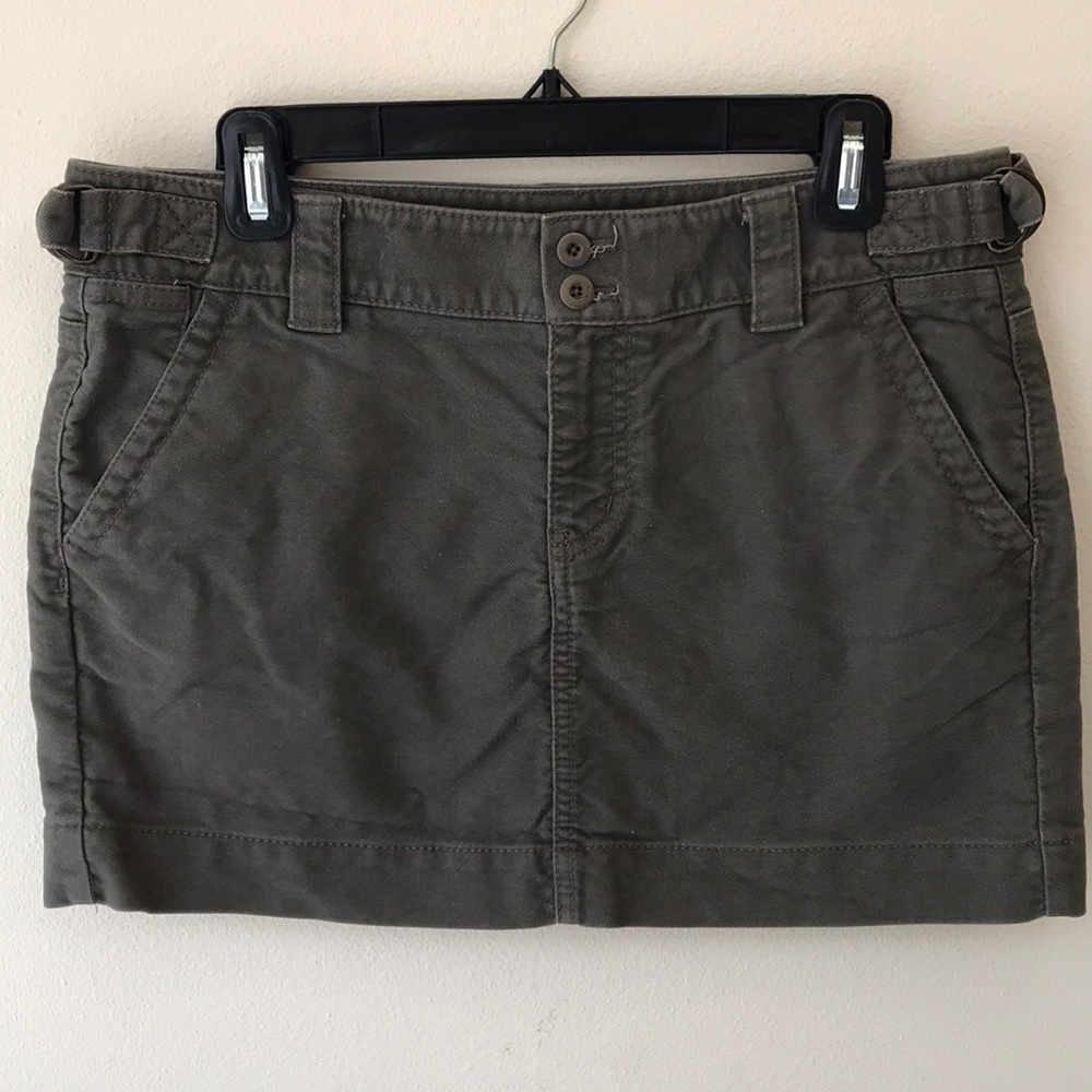 Gap skirt